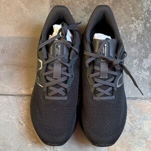 New Balance Black Mesh Athletic Sneakers man 10.5 woman’s 12